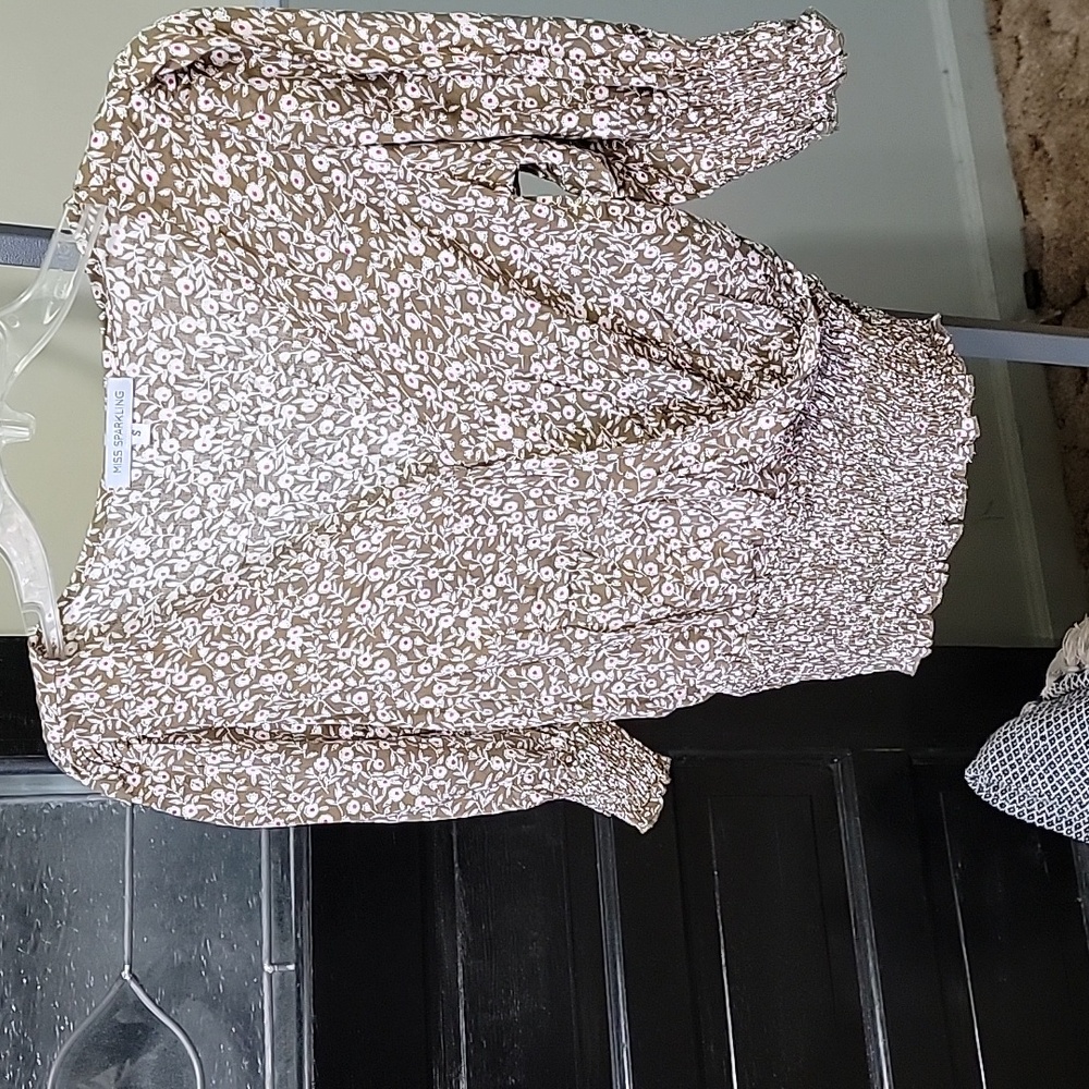 NWOT Miss Sparkling Olive Floral Print Wrap Top With Smocking Woman Size S